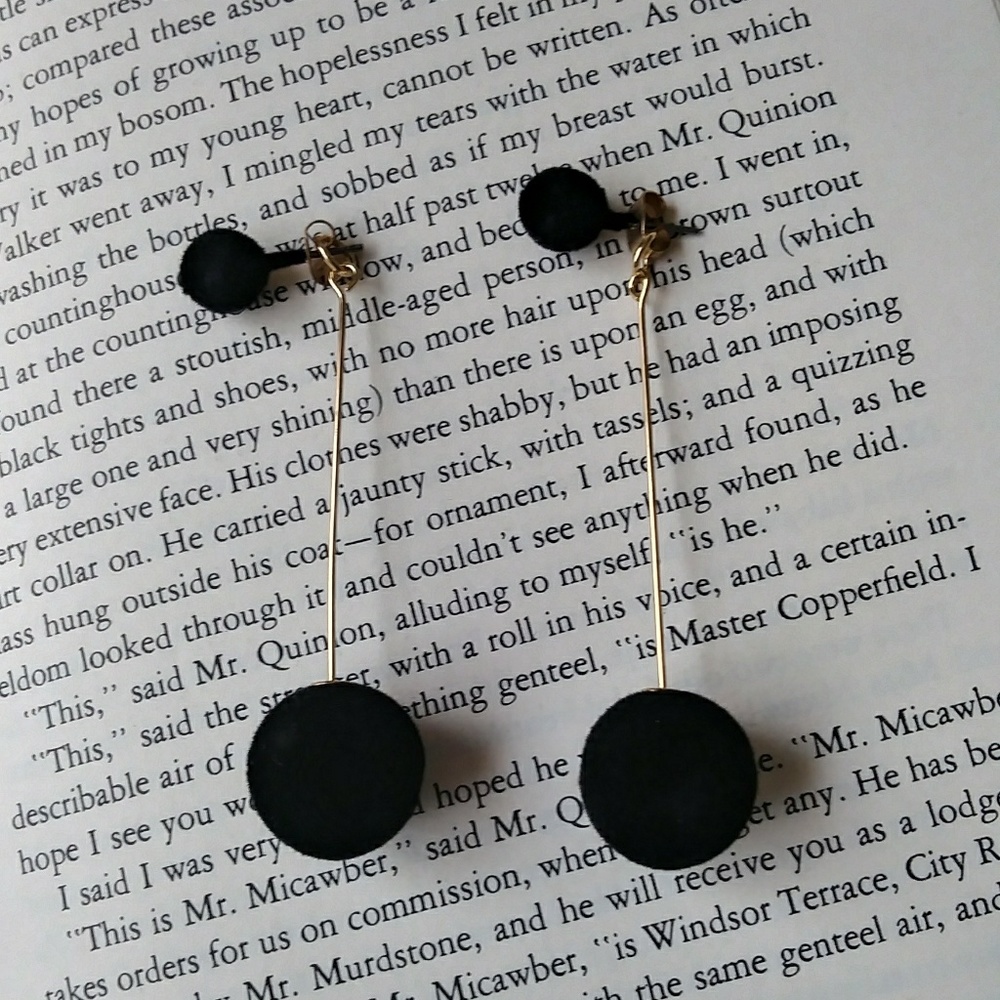 💖 Black Ball Drop Earrings - Picture 4 of 4
